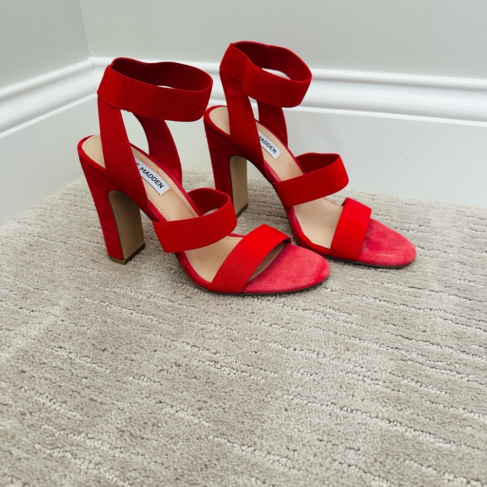 NWOT Steve Madden Vibrant Red Block Heels with Stretchy Straps. Size 7.5